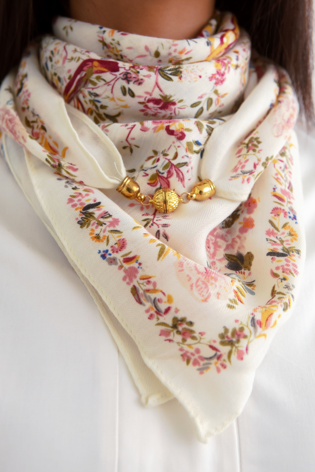 Bouquet Buckle Scarf 70